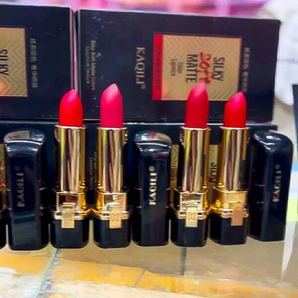 High Pigmented Matte Red Lipstick - Image 2